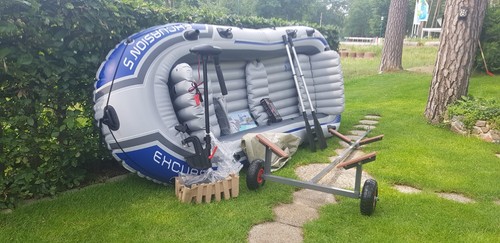 Schlauchboot mit trailer - schlauchboot,