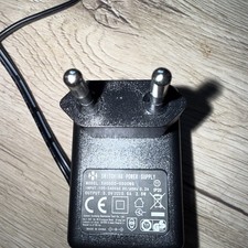 Steckernetzteil in:100-240V/0,2A,Out:5V/0,5A/2,5W,Model:XH0500-0500WG