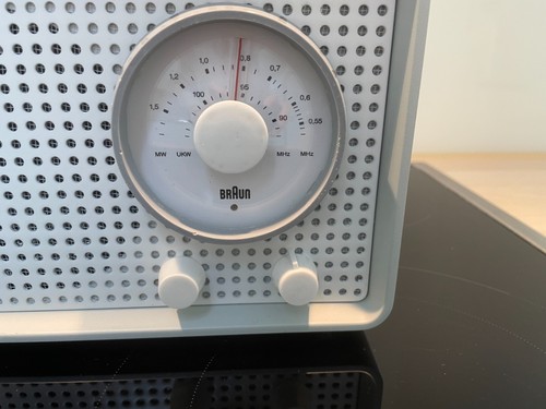 Röhrenradio braun - sk, 2/2