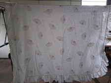 BABY BETTHIMMEL MIT KISSEN, Weiss mit zartem Muster