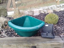 Großer Futtertrog fürs Eck und großer 10kg Lecksteinhalter