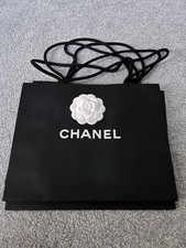Chanel Papiertüte mit Kamelie