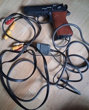Markenlose Lichtpistole mit Kabeln