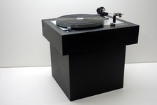 Zarge Plinth mit Absorbern und