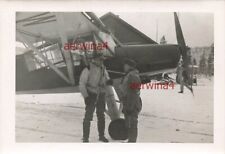Oberleutnant mit Flugzeug Fieseler Storch Fi 156, Flug nach Andenes Norwegen