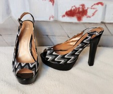 Schwarze Weiße Zickzack High