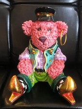 Toms Drag Skulptur Figur Bär