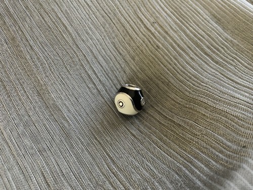 Pandora yin yang - yin, charm