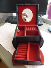 Schmuckkoffer-neuwertig-schwarz-Lederoptik-Schmuck-Schmuckaufbewahrung-Schloß