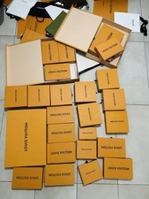 Luxus-VerpackungOriginale Box und Einkaufstasche vom Markenprodukt.