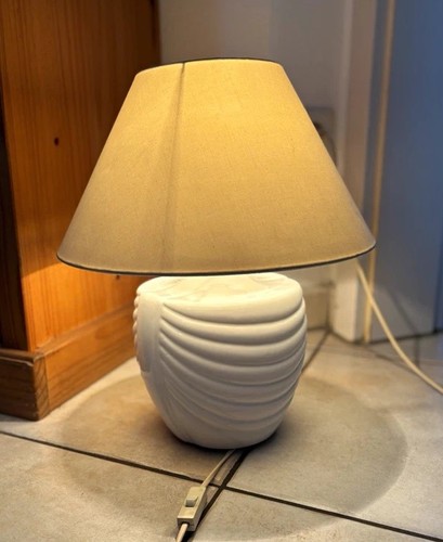 Weiße art deco tischlampe aus - deco,
