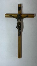 Kruzifix aus Holz und Messing
