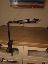 Regal Fliegenbindeschraubstock