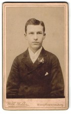 Fotografie Wilh. Wohler, Wien, Volkertplatz 14, Jugendlicher mit Efeublatt am K 