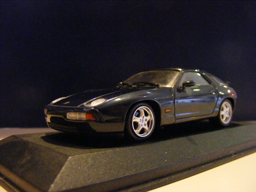 Minichamps porsche 928 - 1:43,