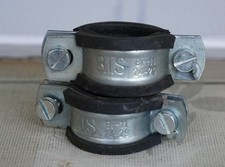 Rohrschellen mit Gummieinlage