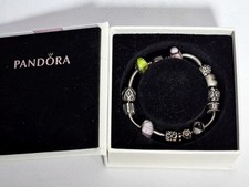 PANDORA Armband aus 925er Silber mit 12 originalen Beads, inkl. Schmuckschatulle