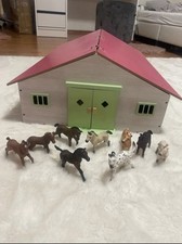 XXL Reiterhof mit 9 Boxen & 9 Fohlen von Schleich