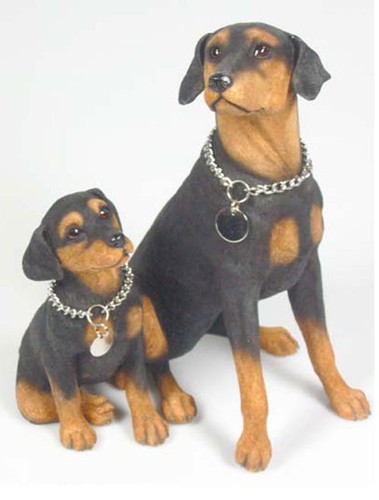 Dobermann figur mit welpe hund