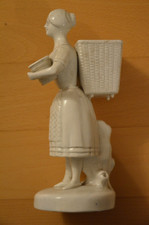 Keramikfigur Frau mit Kiepe auf dem Rücken, 18. oder 19. Jahrhundert, Elsass ?