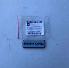 NEU NOS Schriftzug Emblem "Bertone" Vordertür vorne Original Opel Astra F