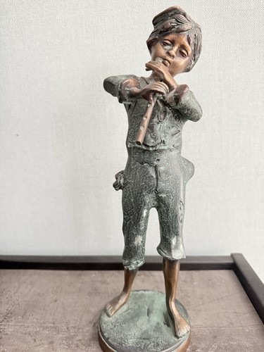 Bronzefigur junge mit flöte - mit,