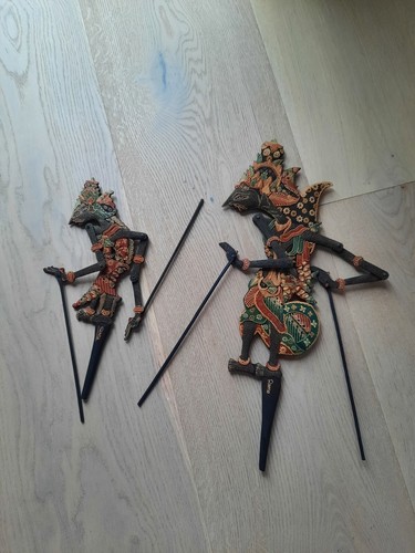 Zwei indonesische stabpuppen - zwei,