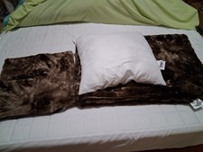 Braune Flauschige Decke (130×185cm) mit Kissen und flauschigen Bezug (40×40cm)