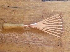 Handfächerbesen Handrechen Fächerbesen protanic verkupfert mit Holzgriff