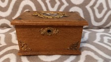 Alte Holzschatulle im Fundzustand ohne Schlüssel, Schatule, Holz,Schmuckschatule
