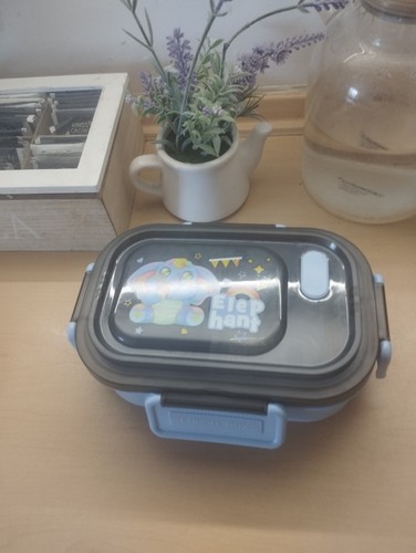 Lunchbox mit verschlüssen und - verschlüssen,