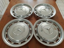 Vier Oldtimer Radkappen, 14