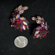 Vtg Weiss clip earrings Deep