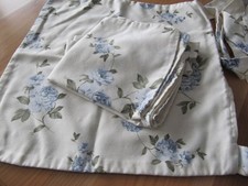 2 Stuhlkissen, Tischläufer, 2