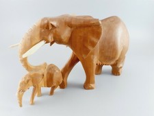 Elefant mit Kalb aus Holz