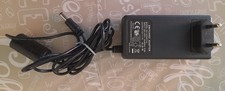 Switching Adapter  Modell DC 12030011A (240 V, 0,9 A)