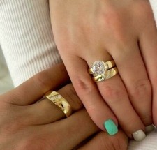 3.00Ct Rund Geschliffen Künstlicher Diamant Hochzeit Trio Ring Set 14k Gelbgold