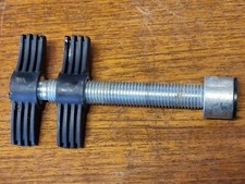 Tacx I-Flow Multiplayer Typ: T1901 Indoor Trainer Teil: verstellbare Achsklemme