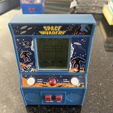 SPACE INVADERS Retro Handheld