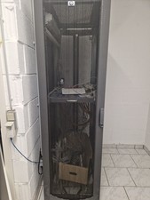 Serverschrank HP leer