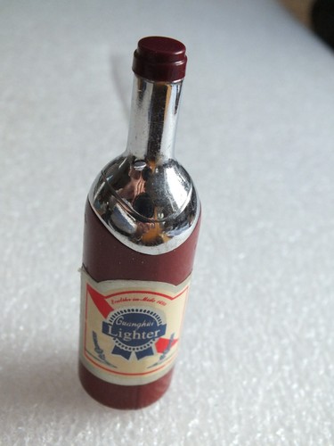 Vintage gasfeuerzeug in - gasfeuerzeug,