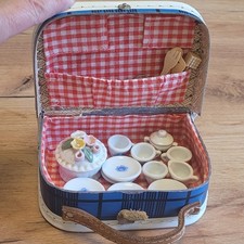 Alter Puppen Koffer, Picknick
