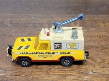 b095 - Matchbox SuperKings - Lesney 1978 - FLUGHAFEN-FEUERWEHR Plymouth Trail Du