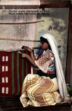 Eine arabische Frau, die einen Teppich herstellt, Teppichweberin - 4448259