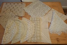 Konvolut Omas Tischdecken/  Spitzendeckchen / Handarbeit