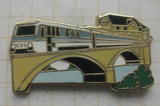 ZUG BRÜCKE SKYLINE  / LUXEMBURG .................. Straßen-/Eisenbahn-Pin (277e)