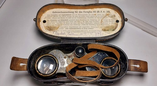 Altes fernglas dienstglas f - dienstglas, d.f