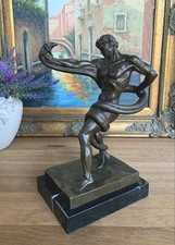 Bronzefigur Mann mit Schlange
