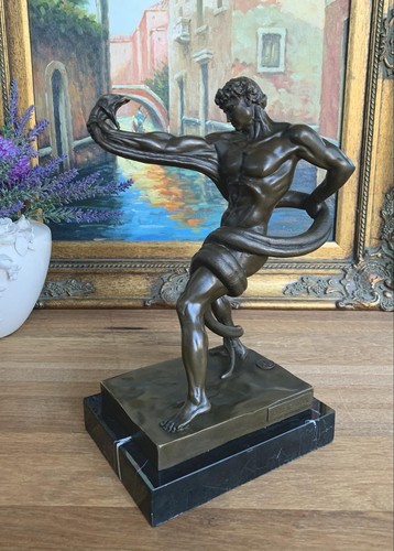 Bronzefigur mann mit - bronzefigur,