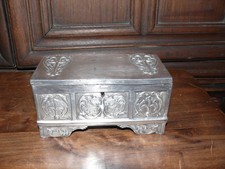 Antike Jugendstil Schmuckschatulle / Metallkassette mit rotem Stoff, um 1900